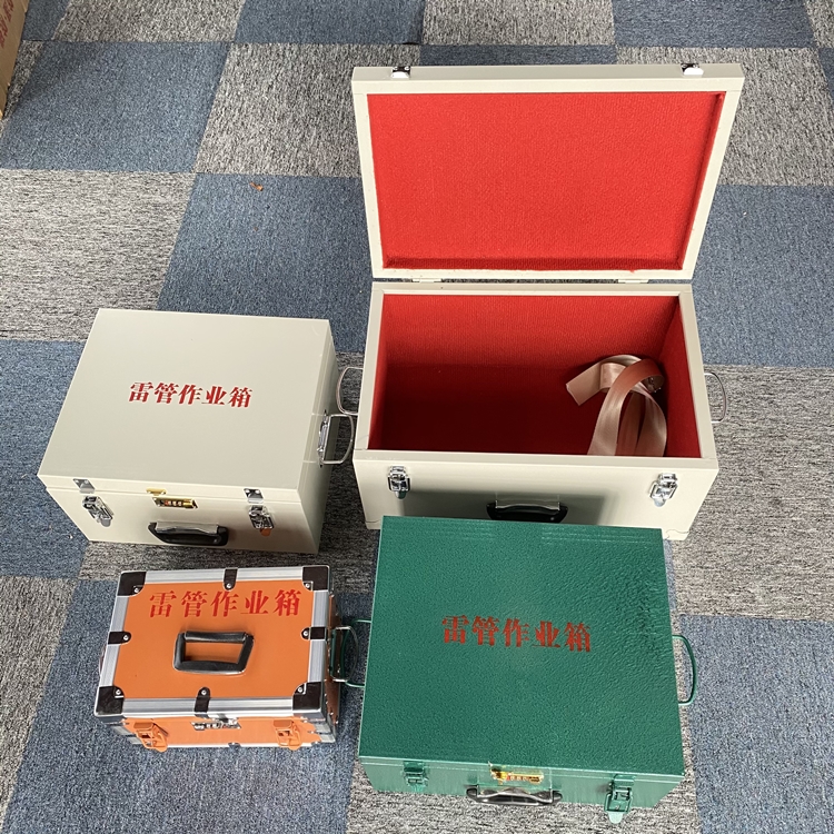 丁青爆破工程作业箱如何选择？玻璃钢与传统材质的全面对比